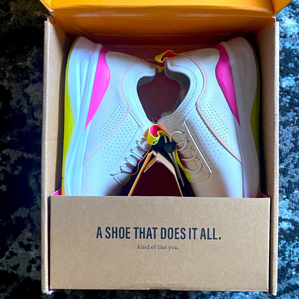 Clove Healthcare Worker Shoes in Lemon Aid, size 10!